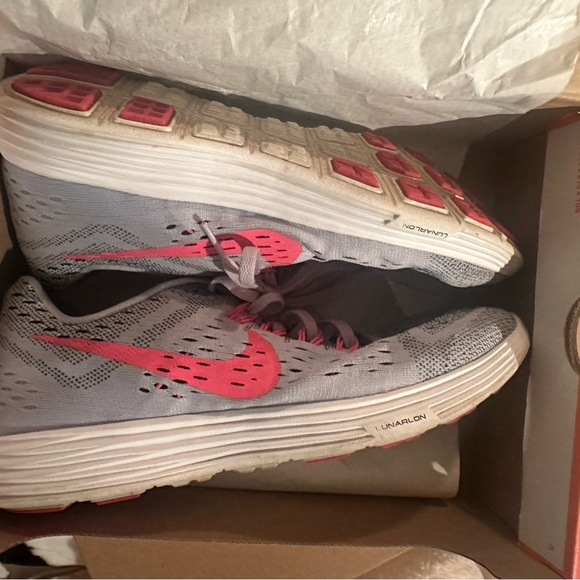 Nike sneakers - Picture 1 of 3